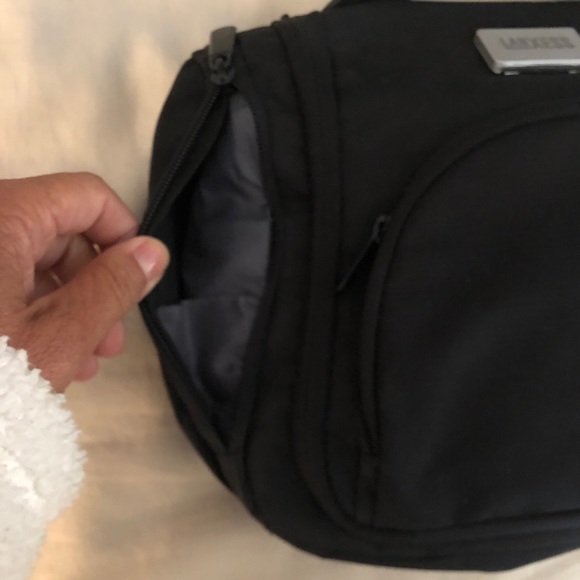 NWOT Hanging Toiletry Bag in Black Nylon - Picture 5 of 8